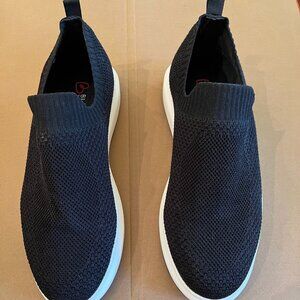 Blonda Women's Size 11 Black and White pull on Sneakers